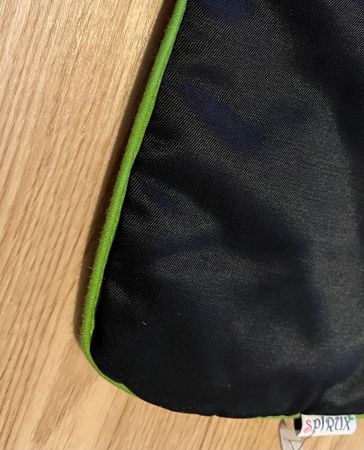 Hundbädd, svart med grön kant