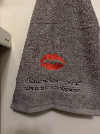 Gästhandduk, läppglans