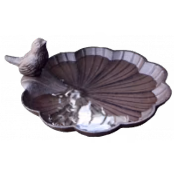 Fågelbad med fågel