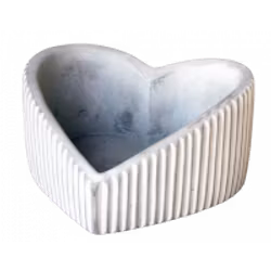 Plantskål i cement hjärta