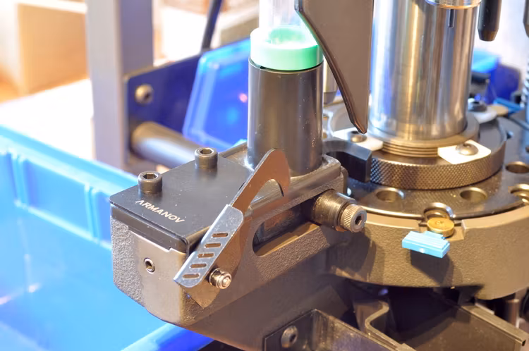 Armanov - Case Feeder Stop Switch for Dillon 1050