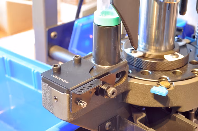 Armanov - Case Feeder Stop Switch for Dillon 1050