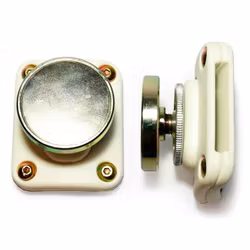 Guga Ribas - Lateral Magnetic Pouch - Vit