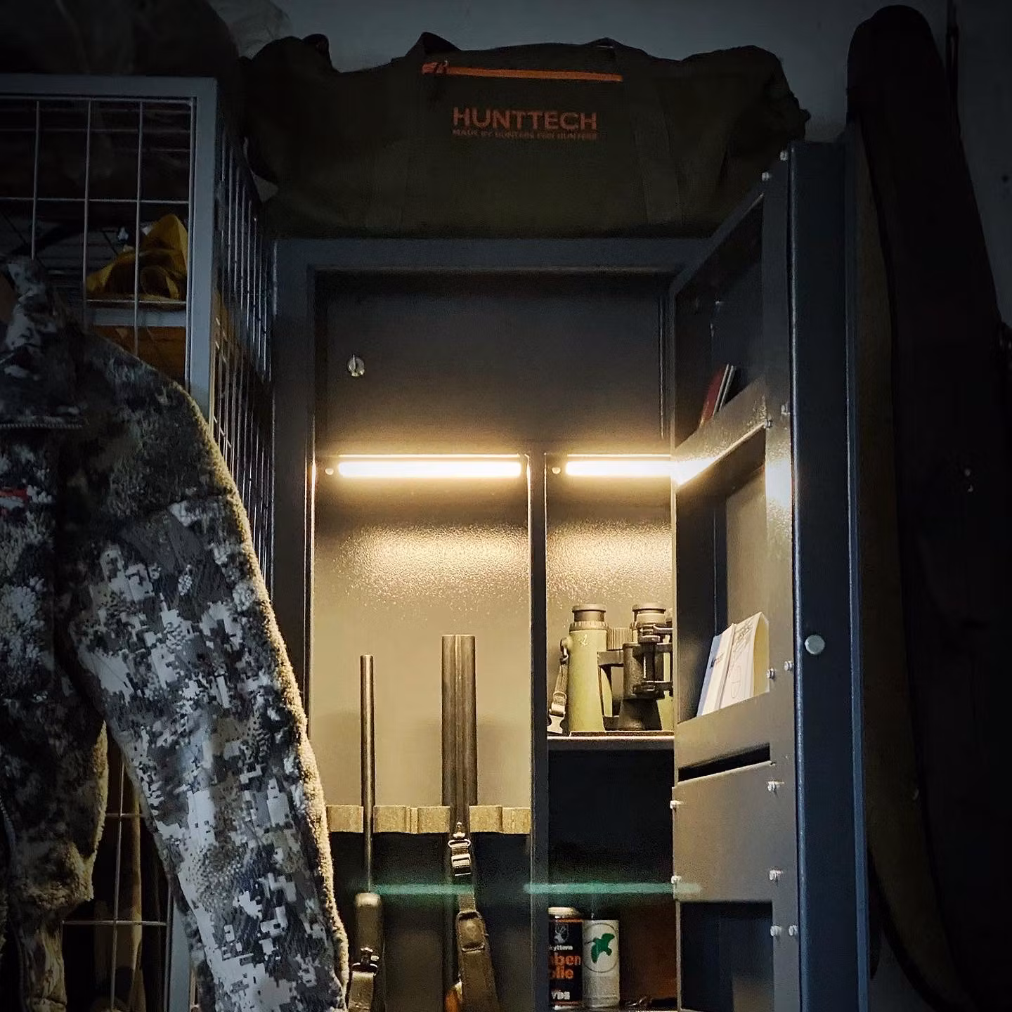 Lue, weapon cabinet LED light