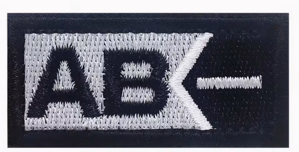 AB - Neg - Svart- Silver  - Patch