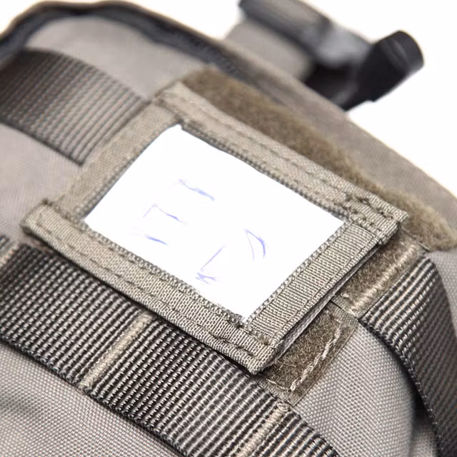 Snigel - Name card holder -11 - Grey