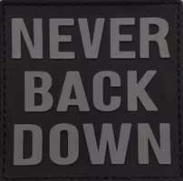 Never back down - Svart/Grå - Patch - PVC
