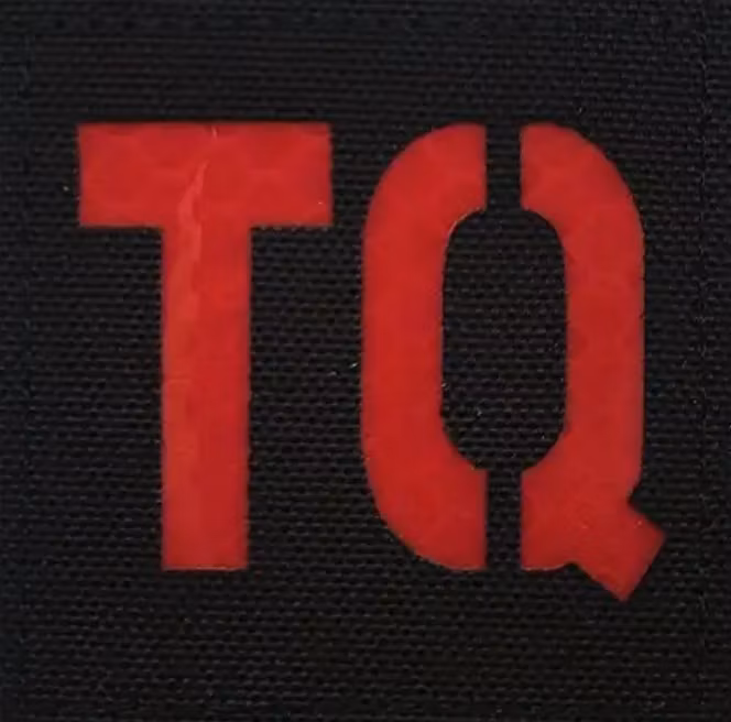 TQ - Svart/Röd - Patch