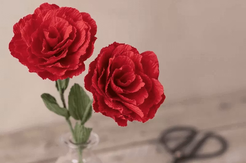 Skapa pappersblommor av kräpppaper - rosor