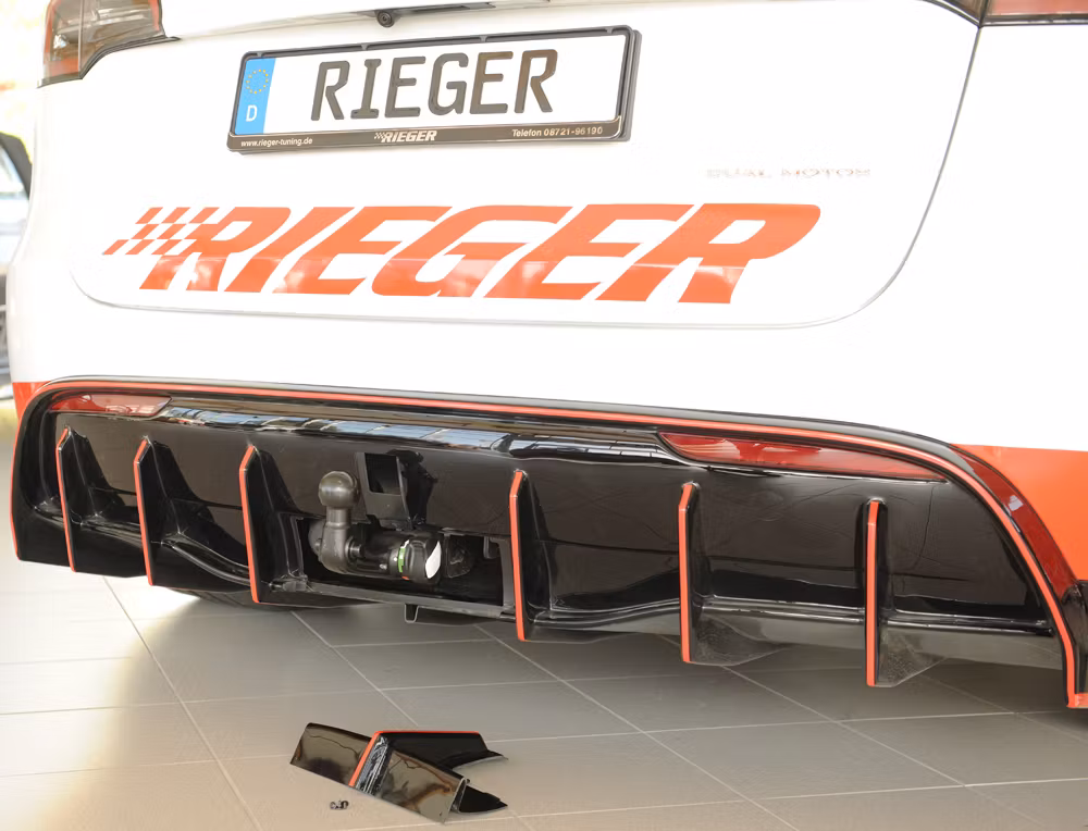 Rieger rear skirt insert for cars with hitch