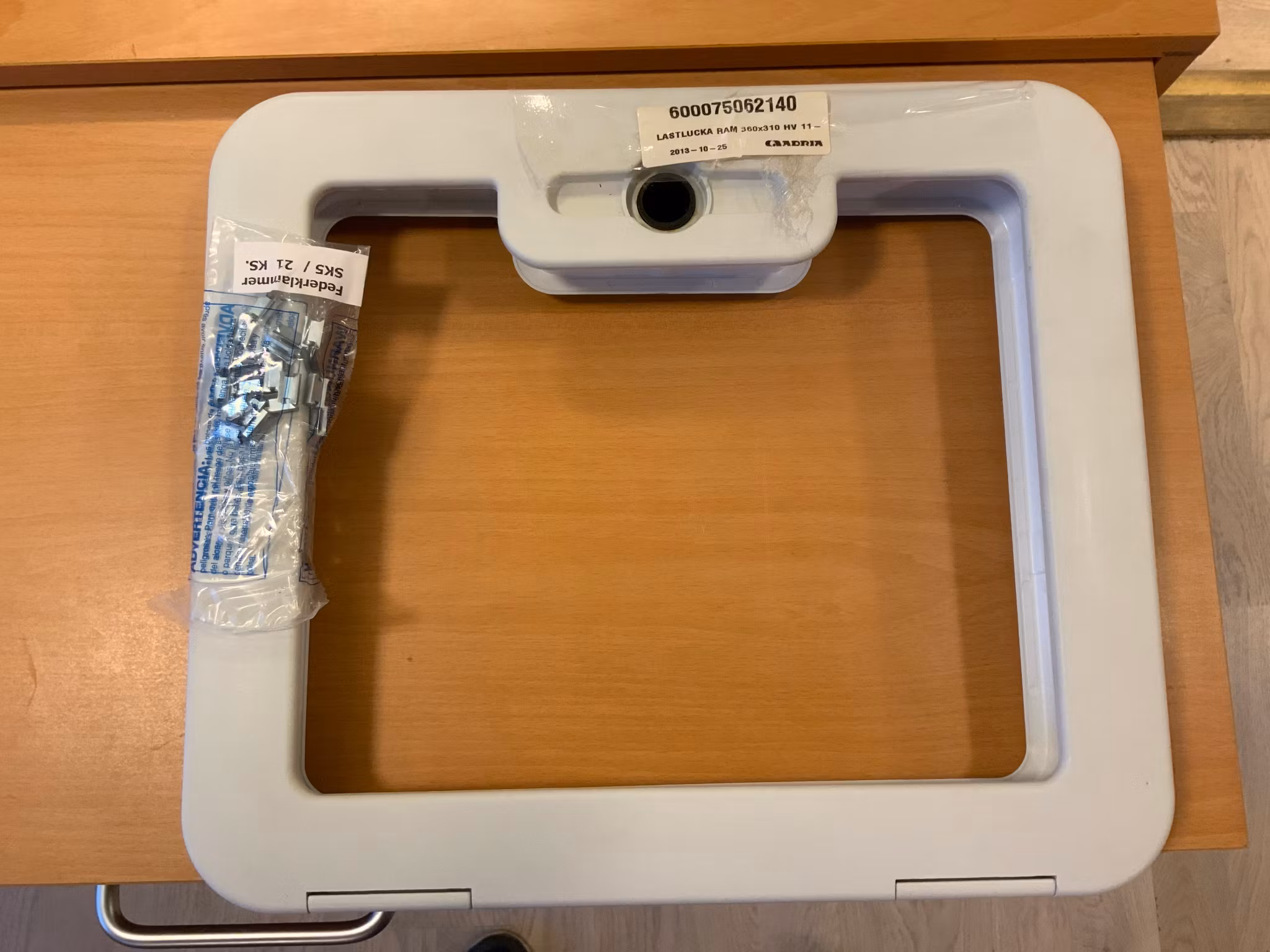 Lasteluke / ramme til Adria, Grå