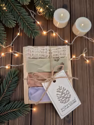 Liten treeske med 3 valgfrie såper og en såpepose