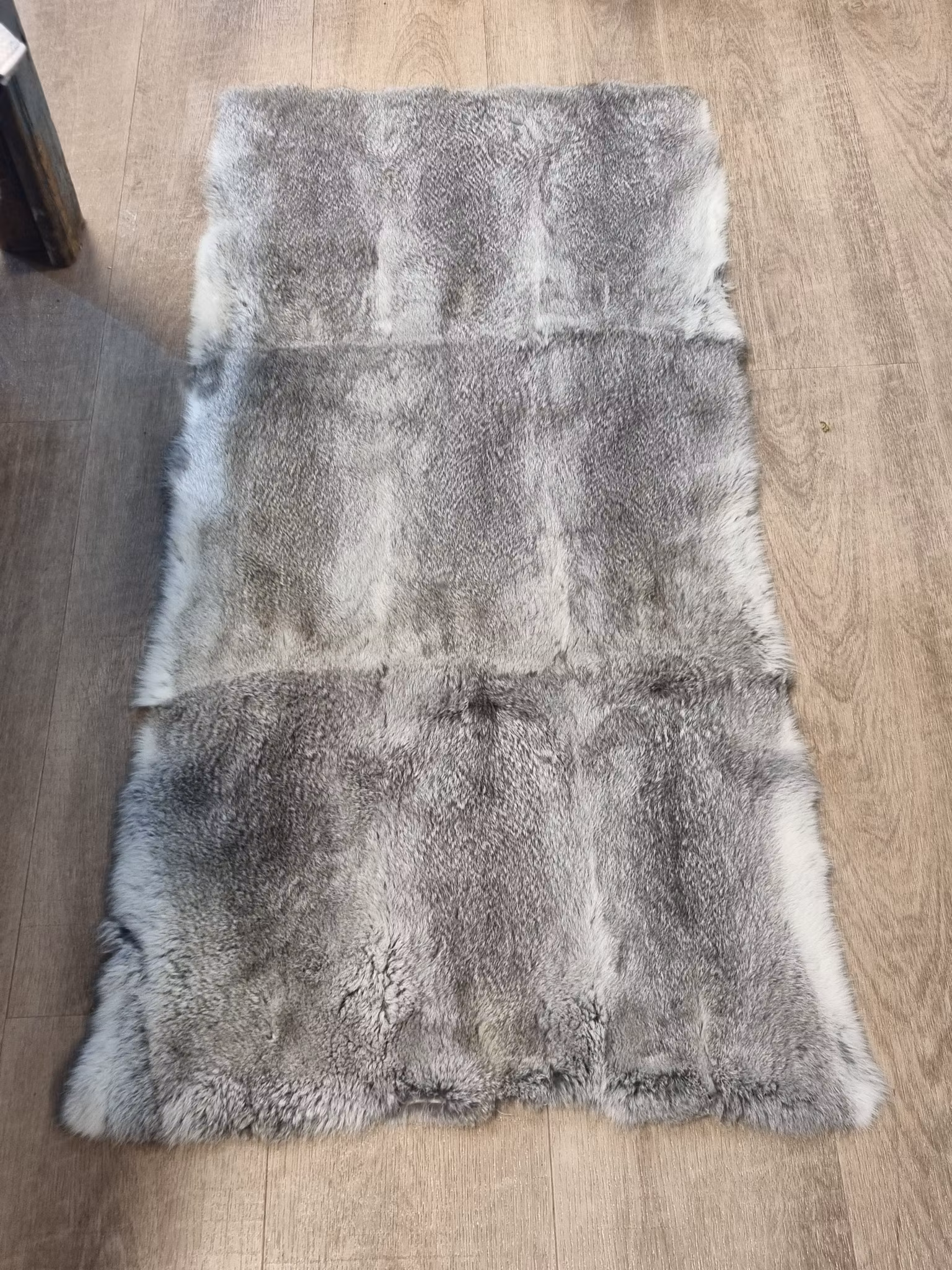 Teppe av kaninskinn