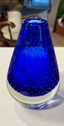 Blå Bobble vase fra Ransfjord Glassverk