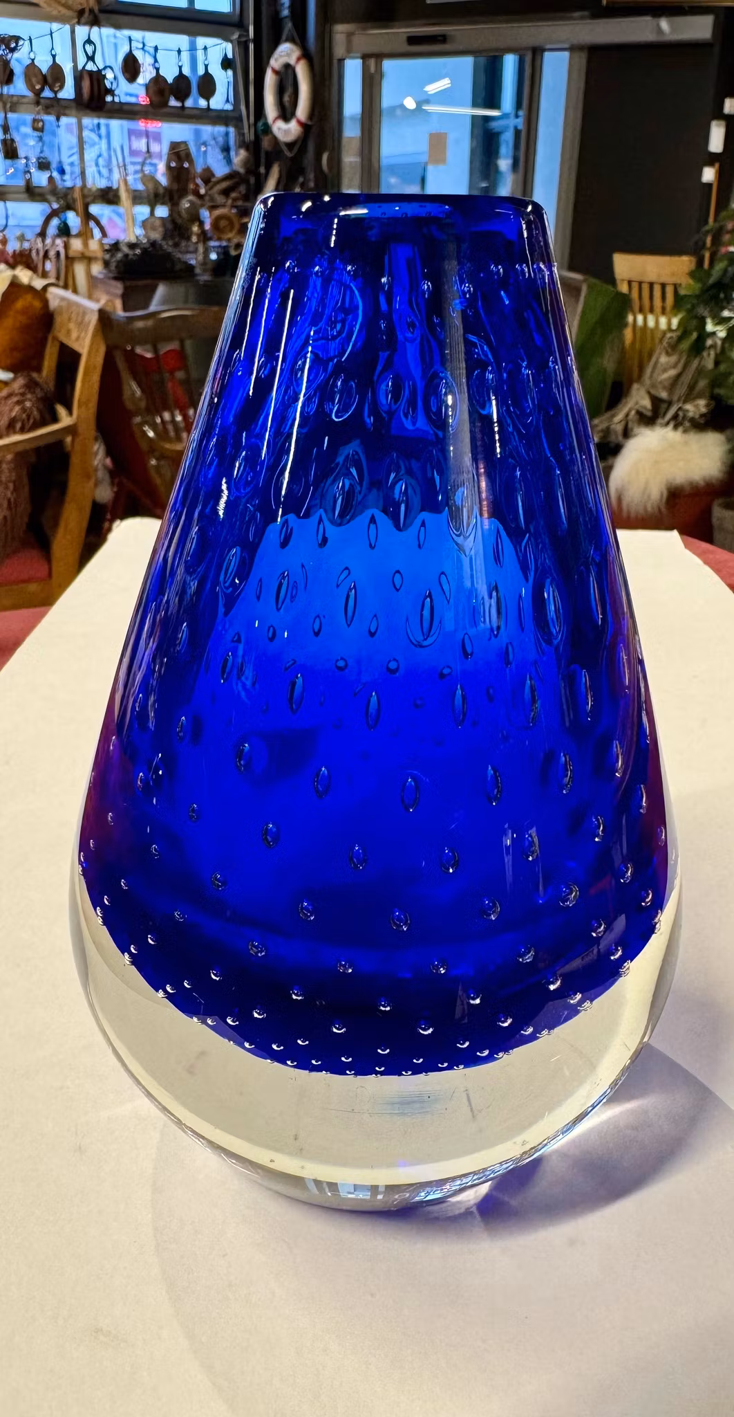 Blå Bobble vase fra Ransfjord Glassverk