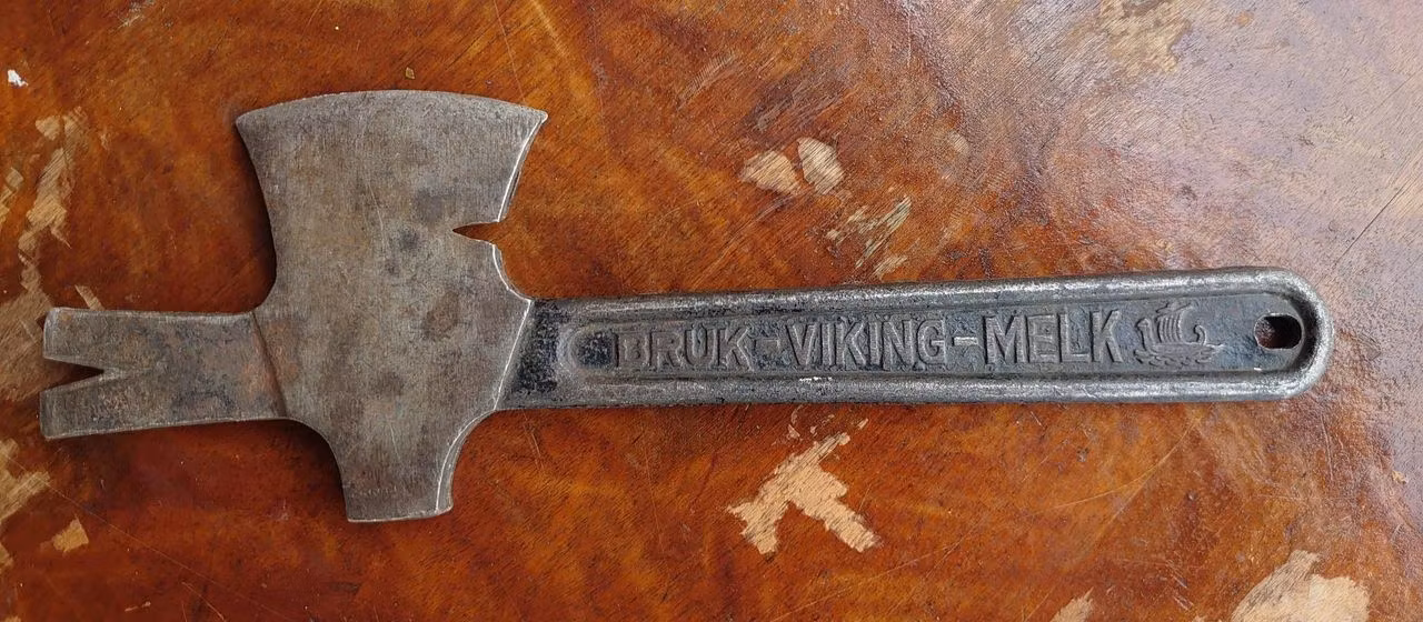 Multiverktøy med reklame for Viking-Melk