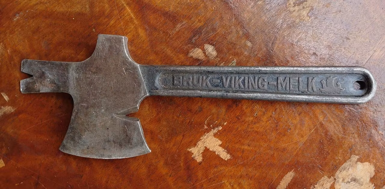 Multiverktøy med reklame for Viking-Melk