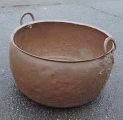 Stor antikk kobberdunk