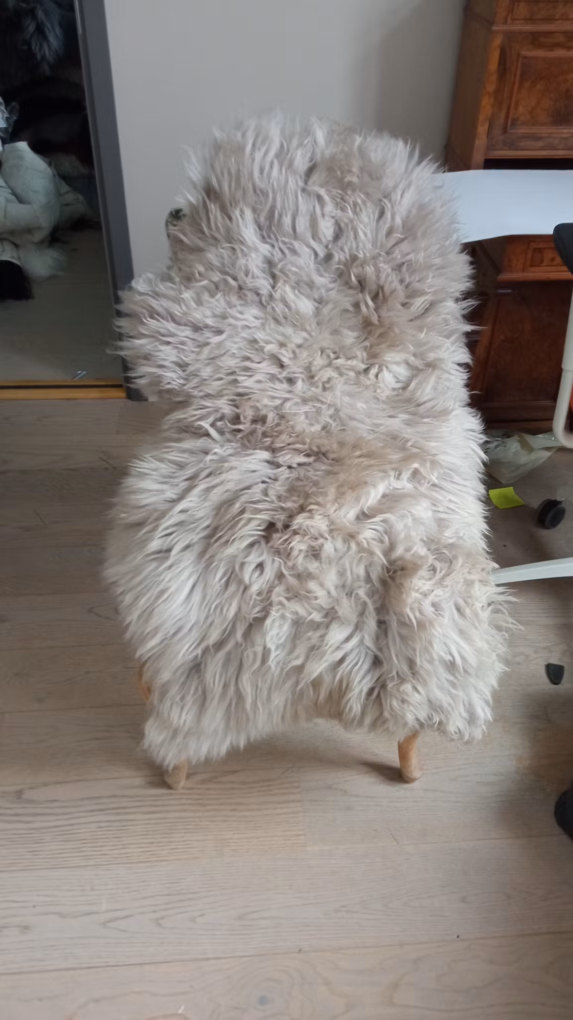grå fargete saueskinn store