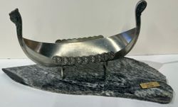 Viking  Skip i tinn på Gneis fra Askøy