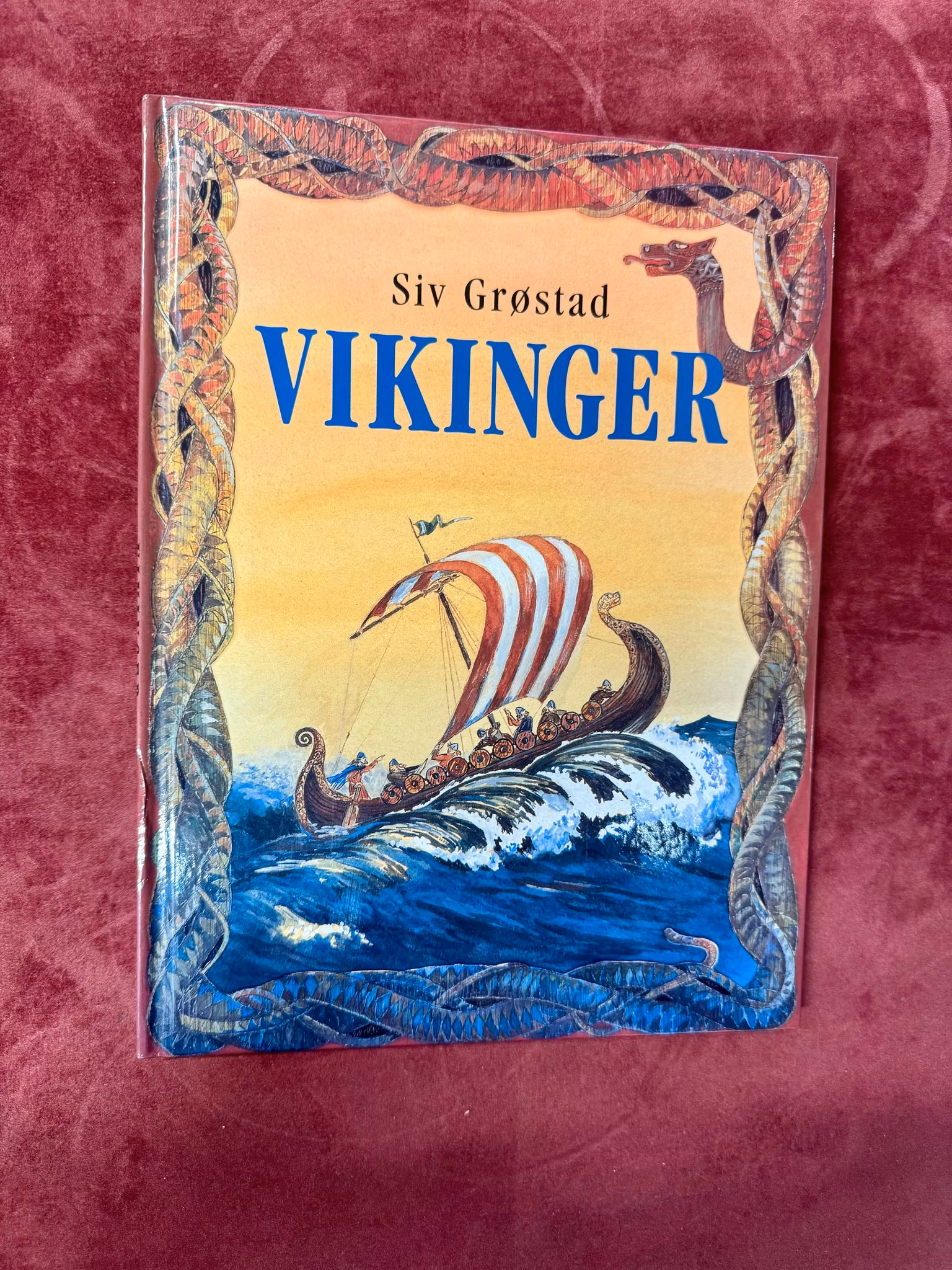 Bok. «Vikinger» Siv Grøstad