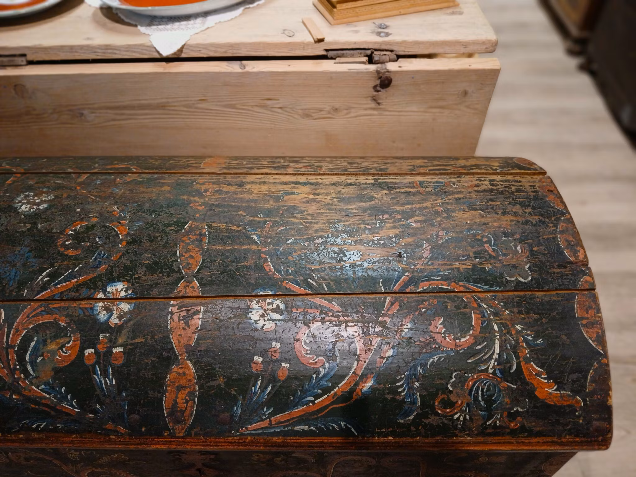 Rosemalt kiste L - 102 cm anno 1812