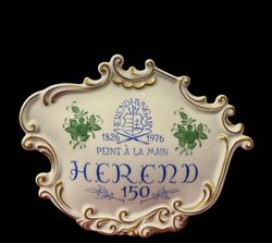 Herend bord skilt i porselen. Høyde 15,5 cm.