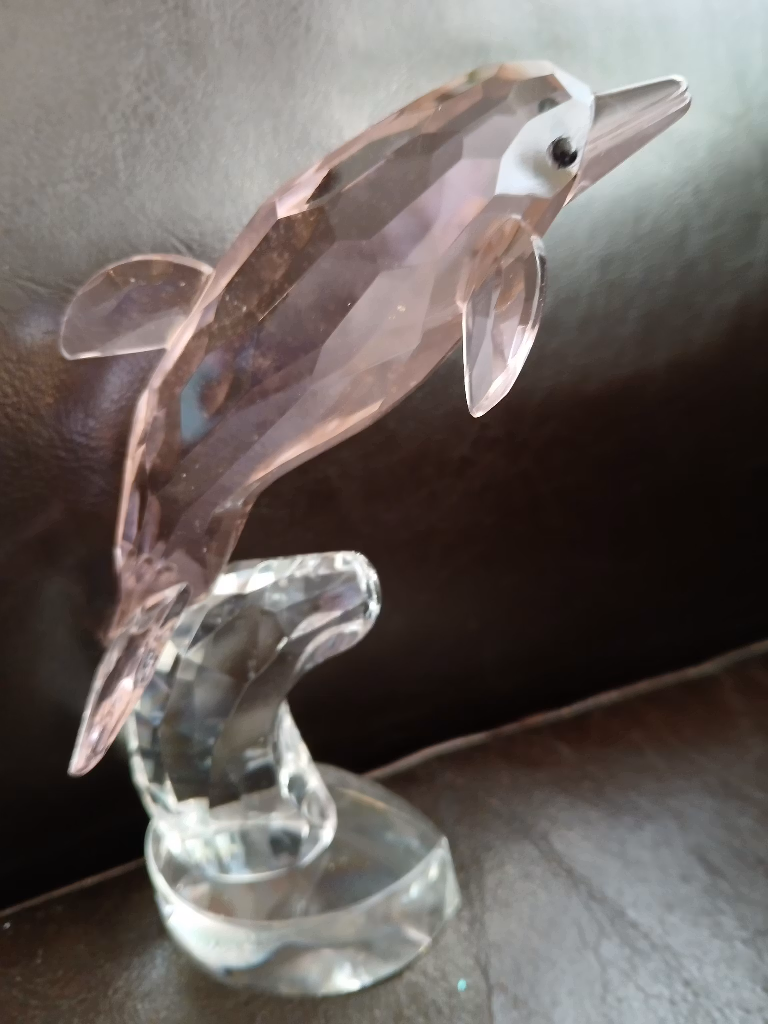 Delfin i krystal , klar fot rosa delfin , fasett slipt