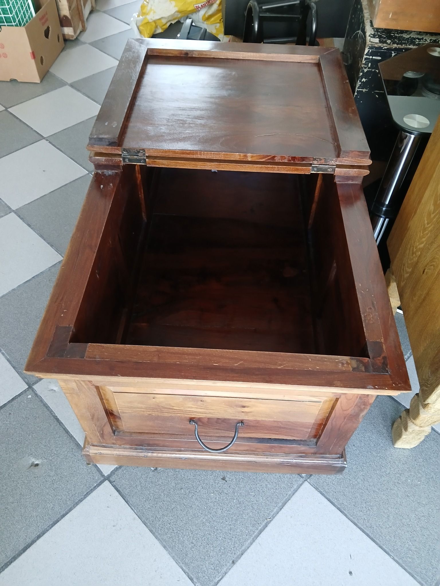 Kiste bord , helt og pent , 110x60x44 cm ,