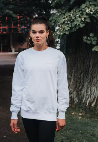 Elegant white sweatshirt