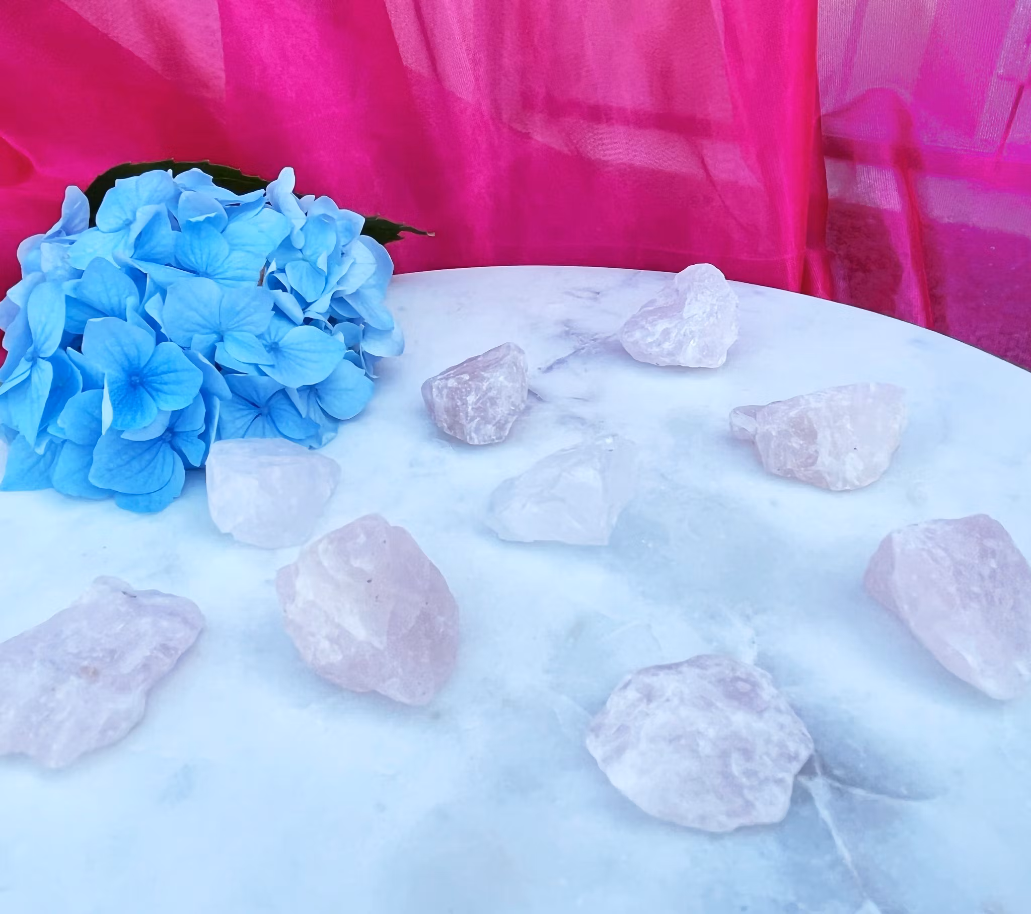 Rosenkvarts råa bitar små (ljusa)