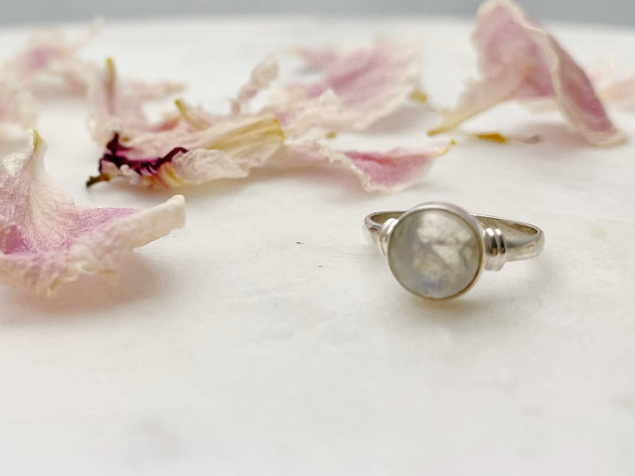 Kristallring med regnbågs månsten och sterling silver #1