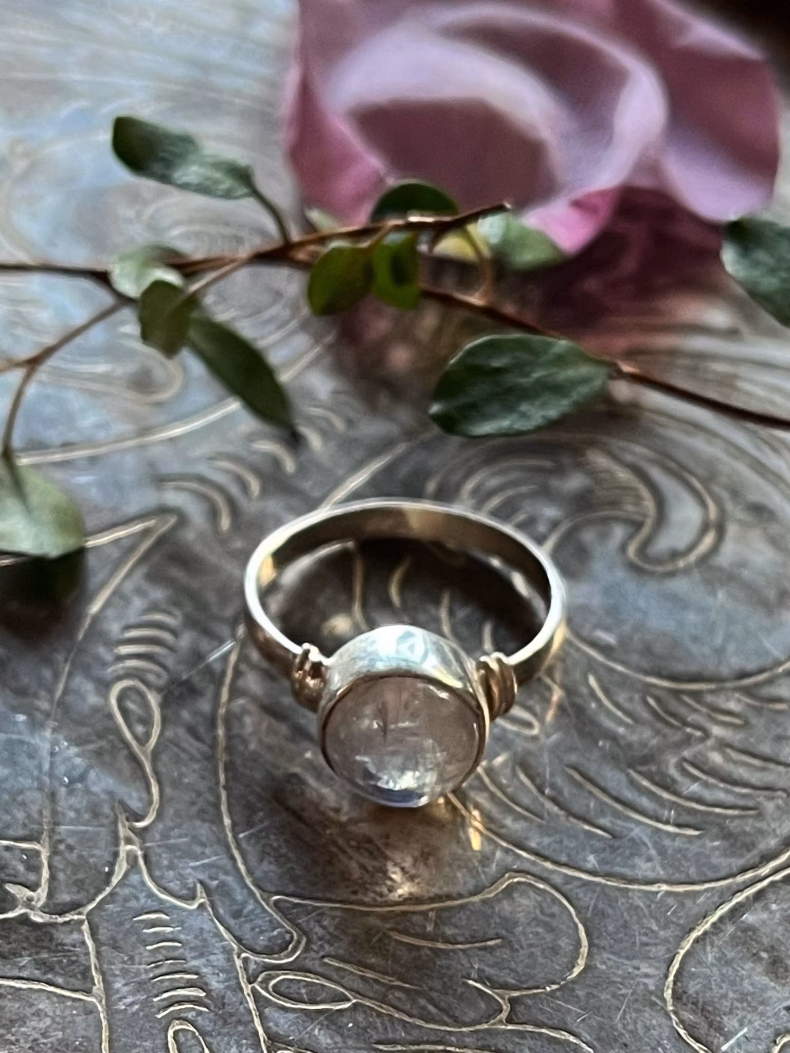 Kristallring med regnbågs månsten och sterling silver #1