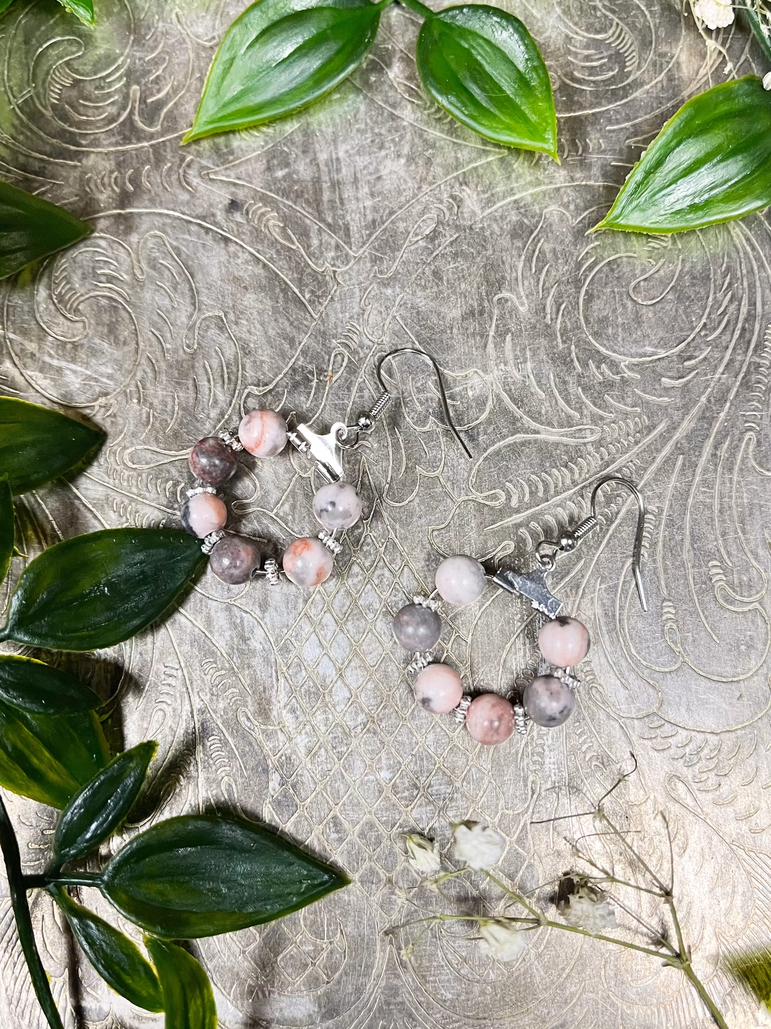 Kristallörhänge med rosa zebra jaspis (nickelfritt)