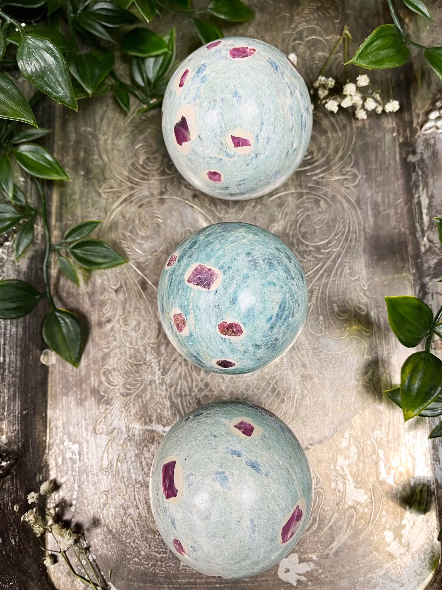 Fuchsit  med rubin klot