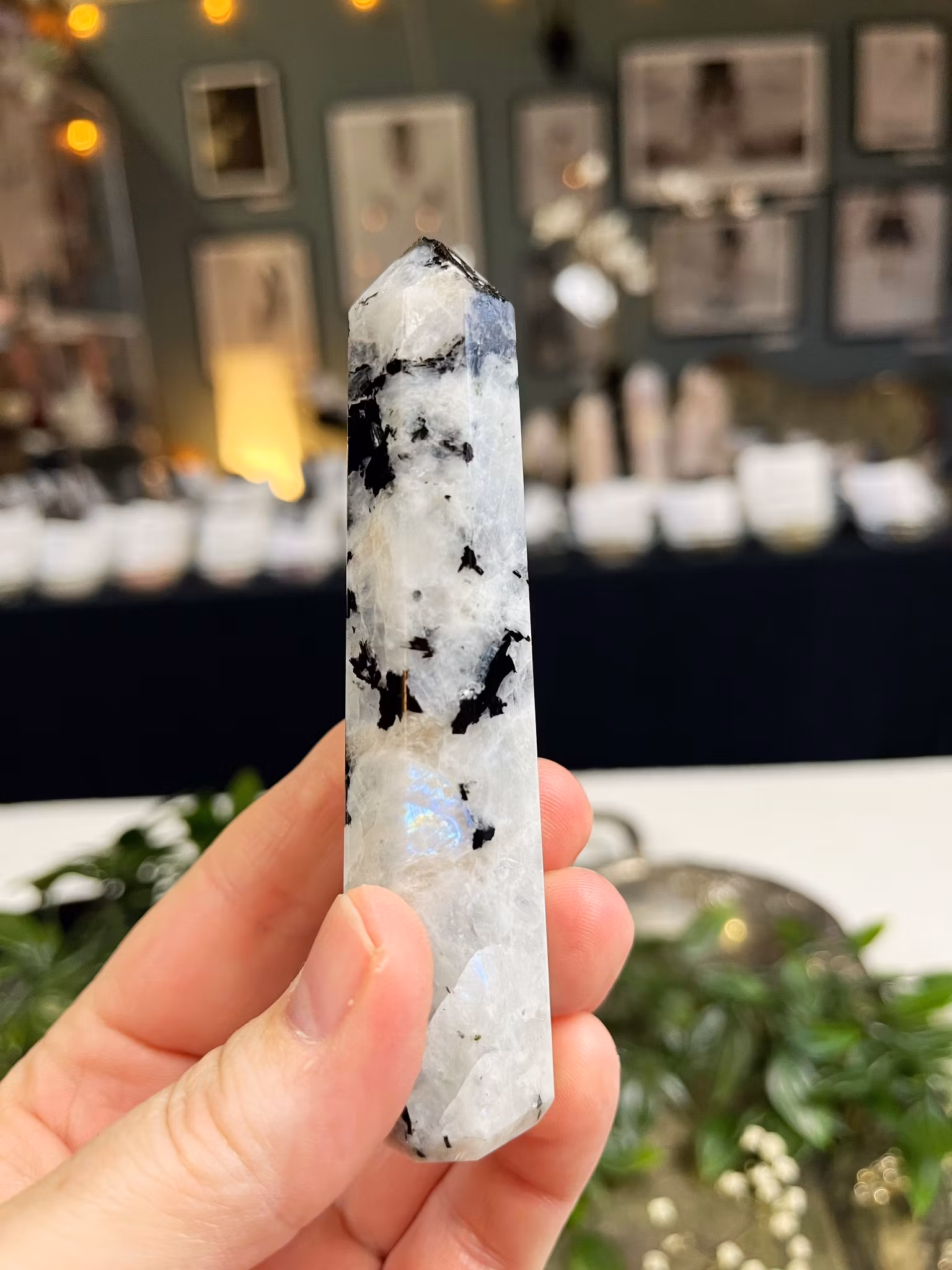 Månsten, regnbåge torn polerade (obelisk)