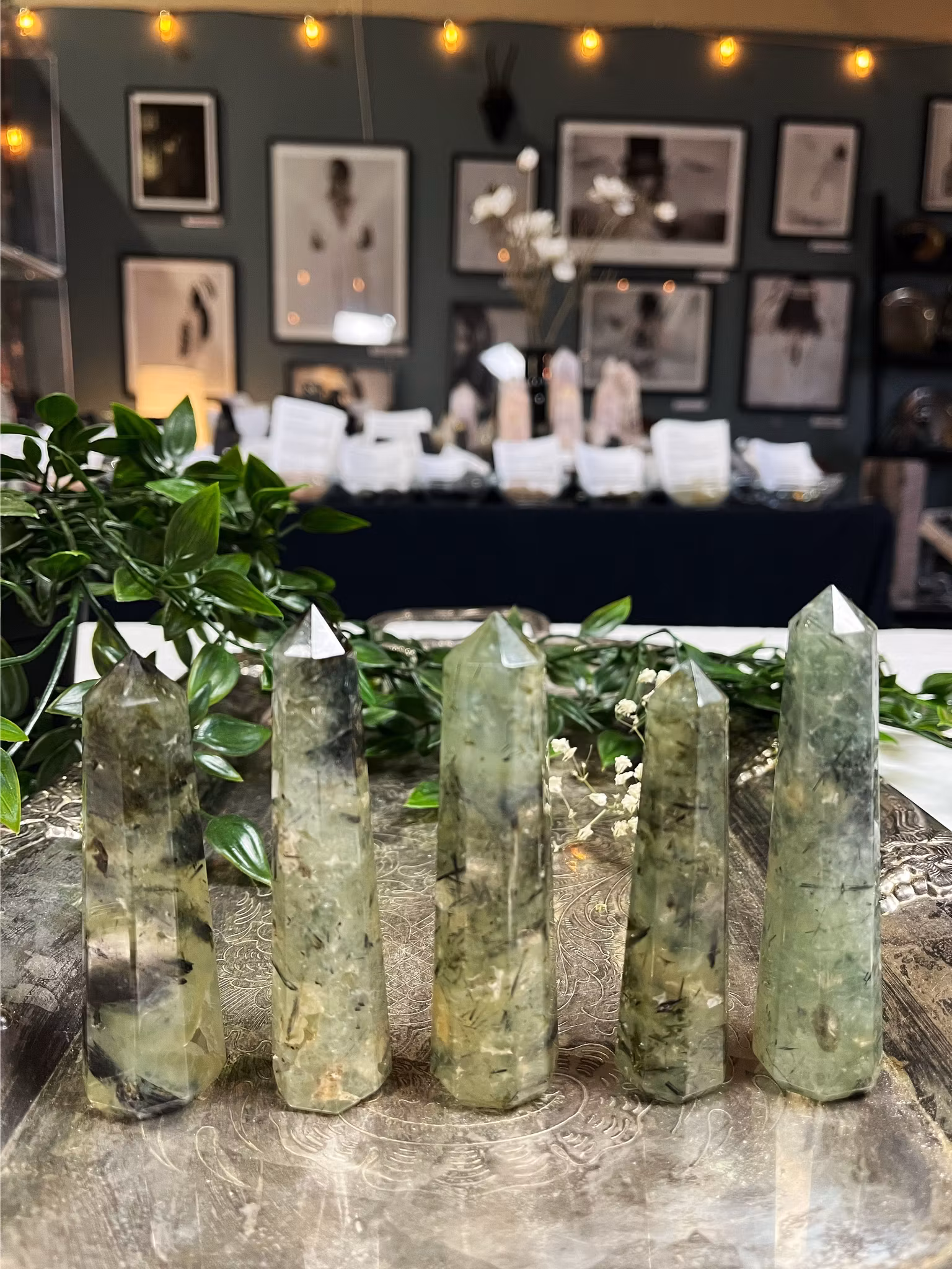 Prehnit  torn polerad (obelisk)