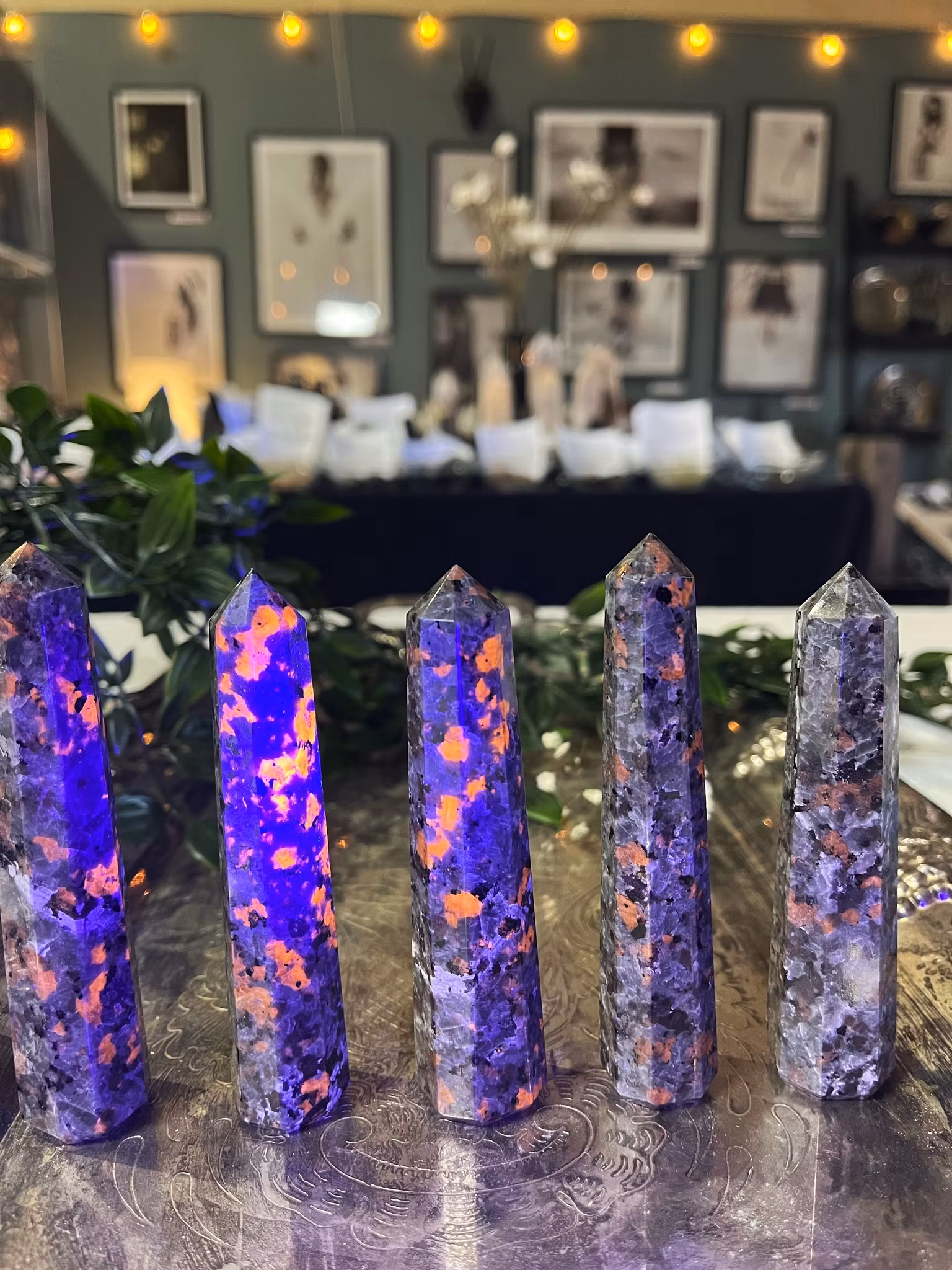 Yooperlite, torn polerad (obelisk)