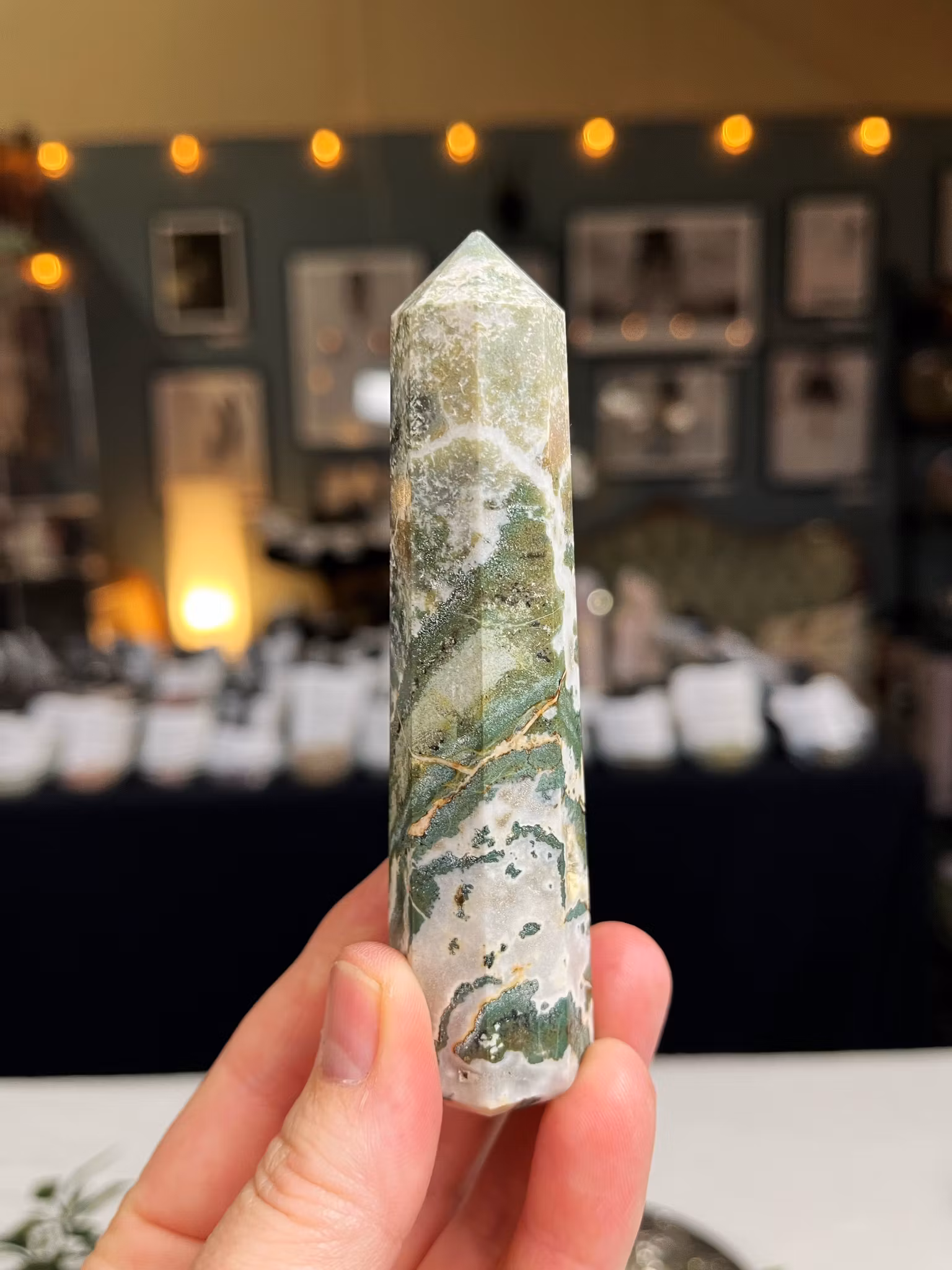 Grön Sardonyx torn polerad (obelisk) B