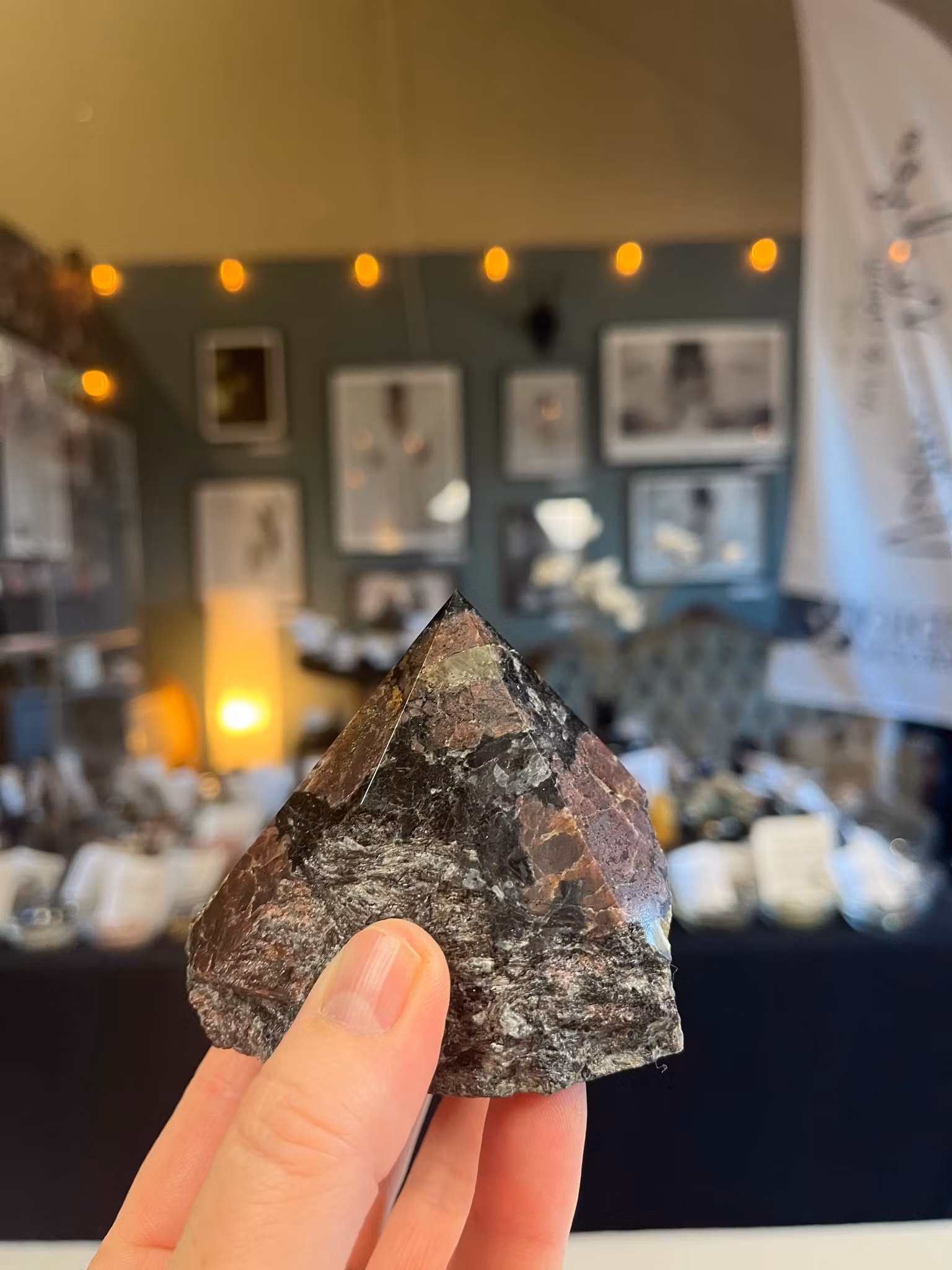 Granat, halvpolerad spets G