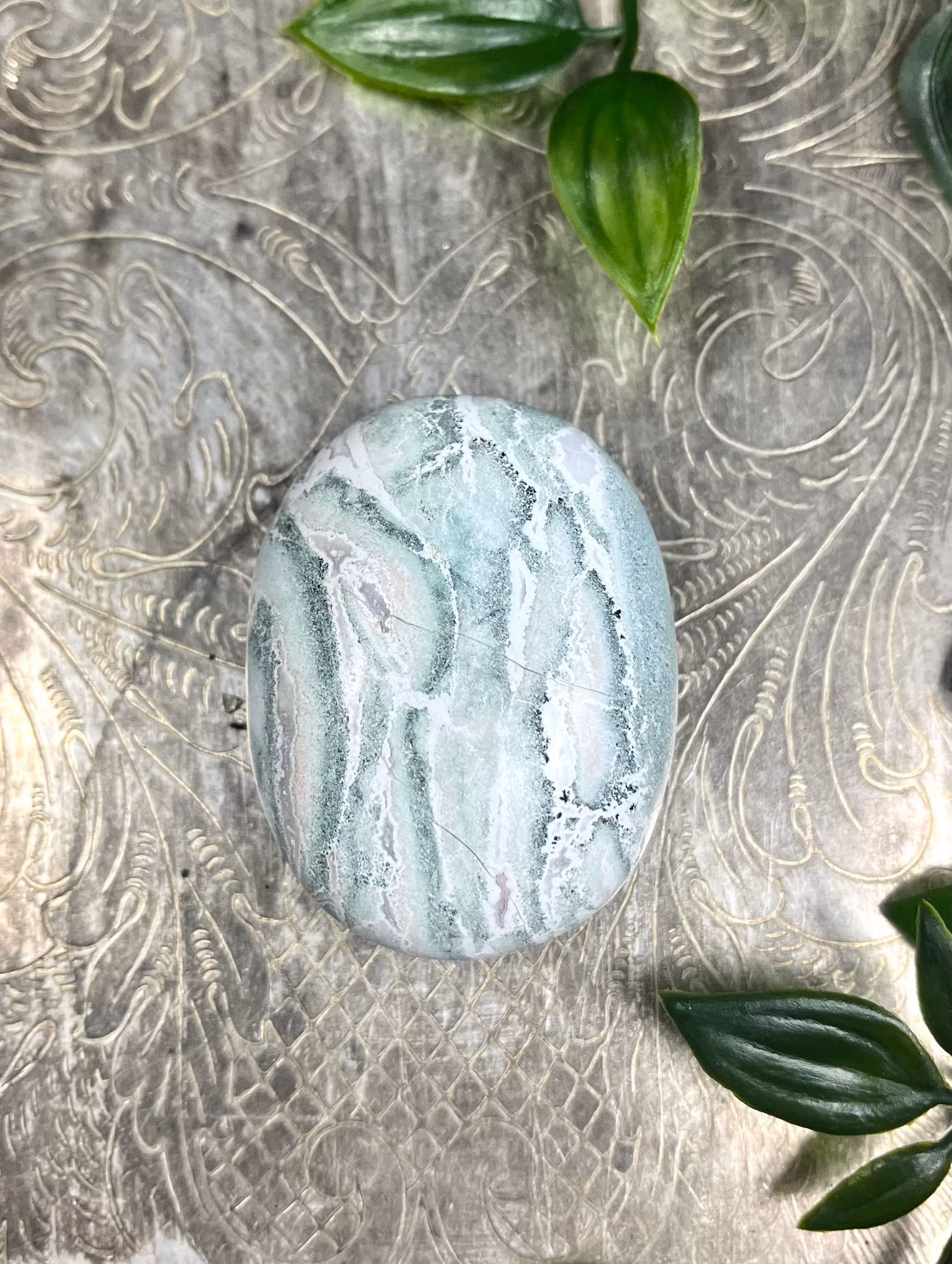 Grön Sardonyx polerad palmstone C