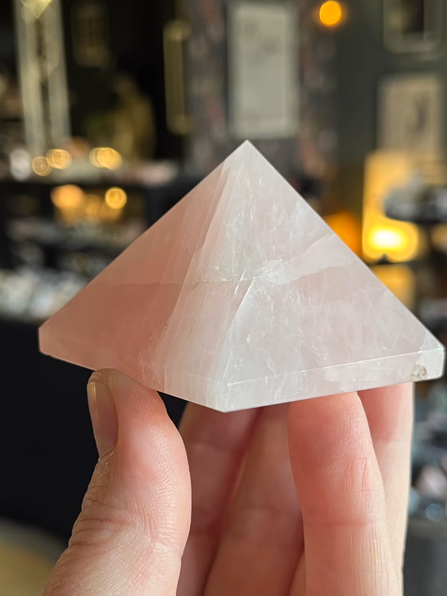 Rosenkvarts, Pyramider