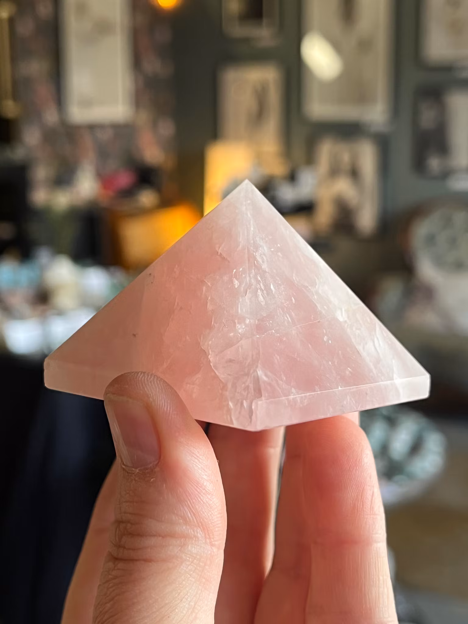 Rosenkvarts, Pyramider