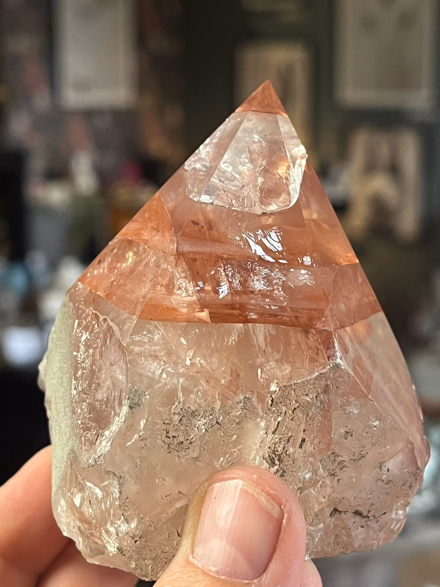 Hematoidkvarts, halvpolerad spets