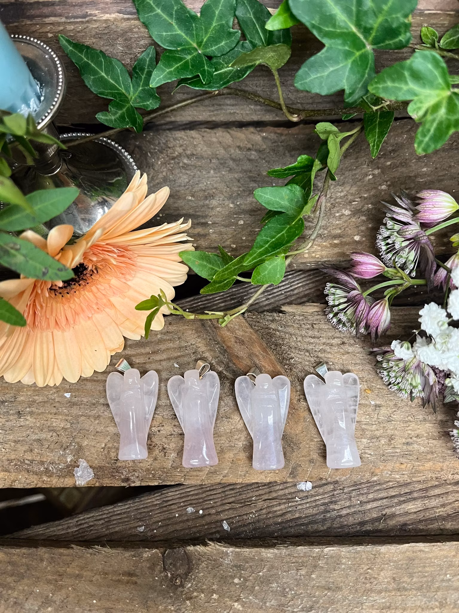 Rosenkvarts hänge ängel