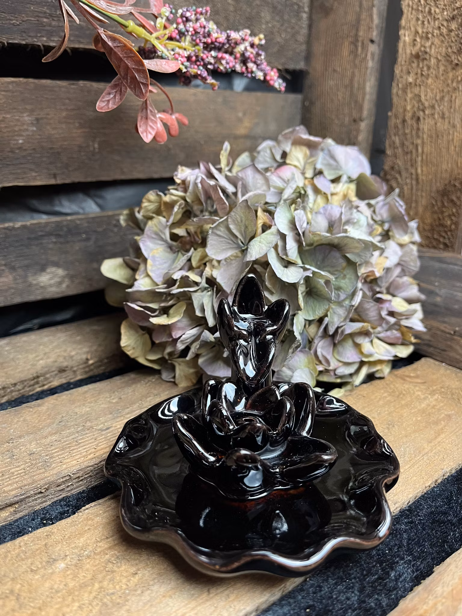 Rökelsehållare, Backflow Lotus on Water leaf