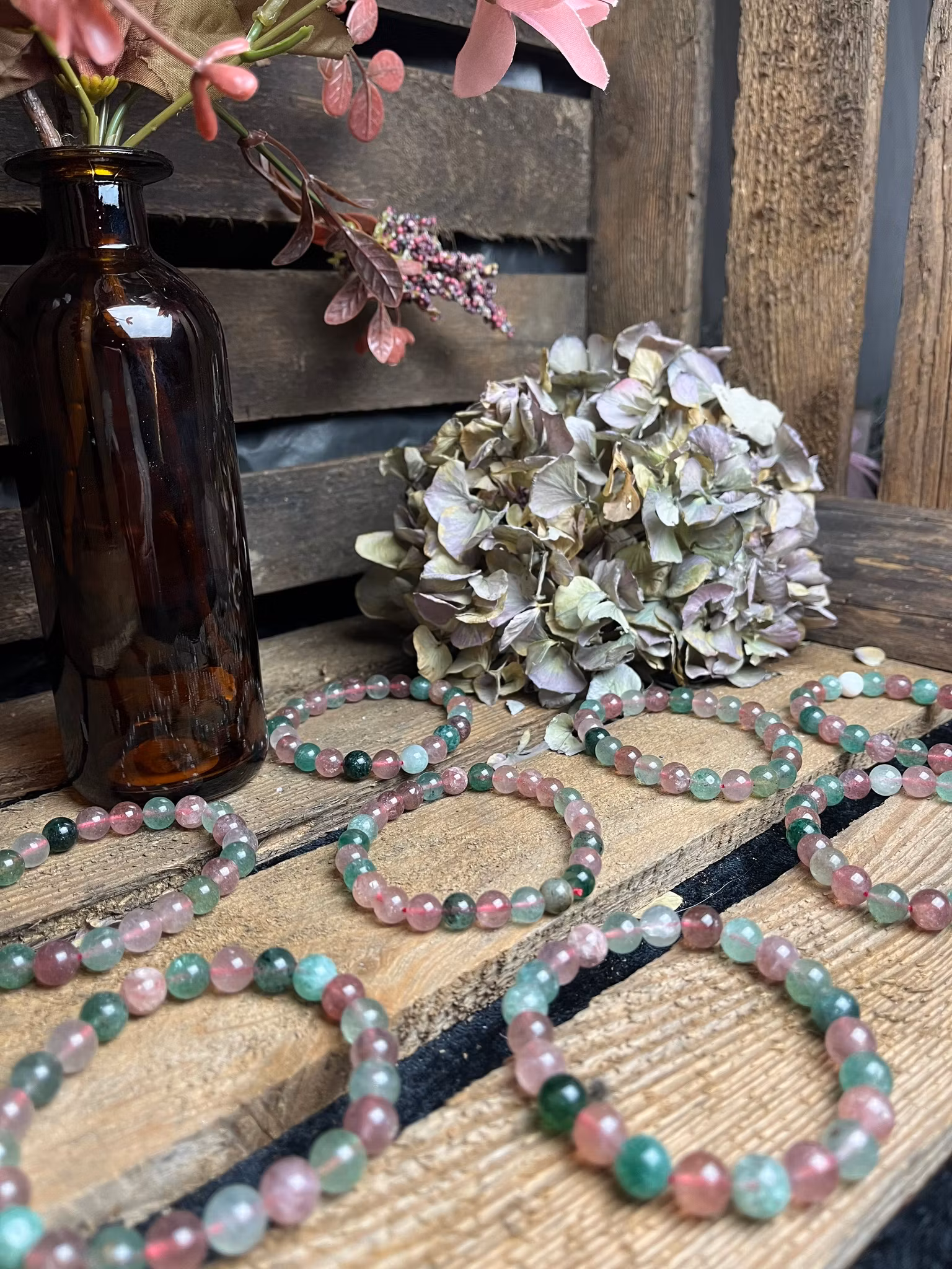 Jordgubbskvarts armband