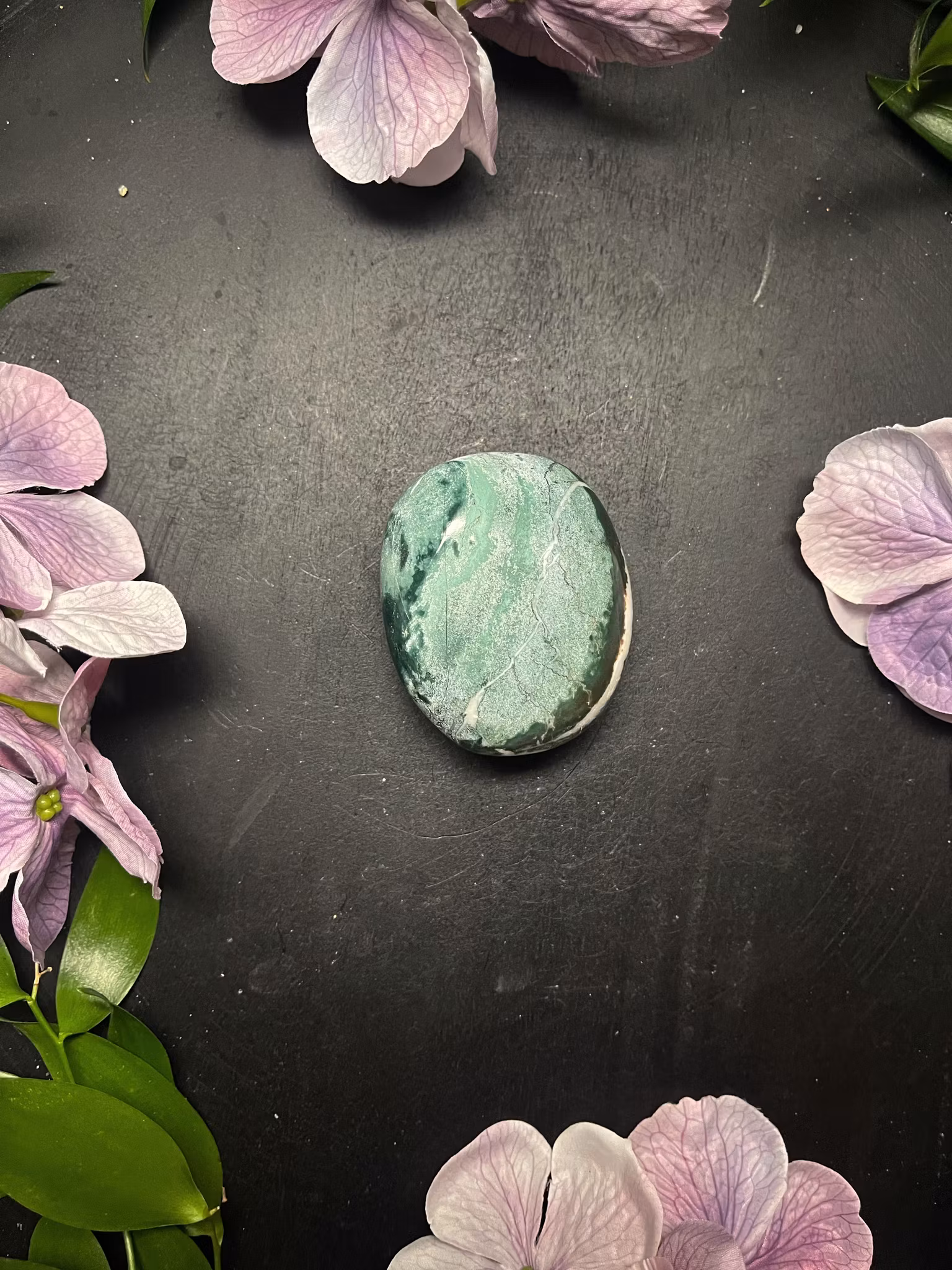 Grön Sardonyx polerad palmstone B