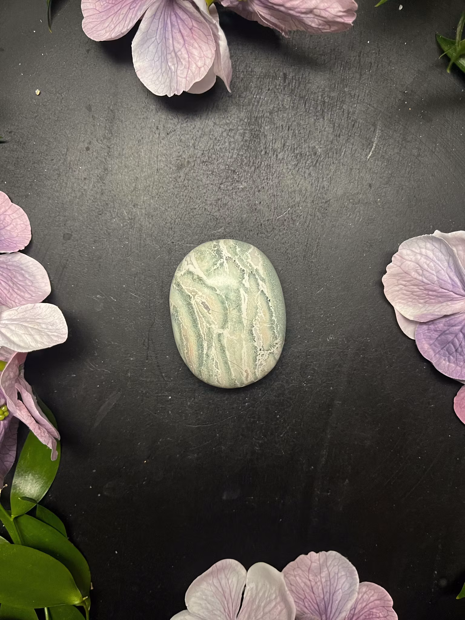 Grön Sardonyx polerad palmstone C