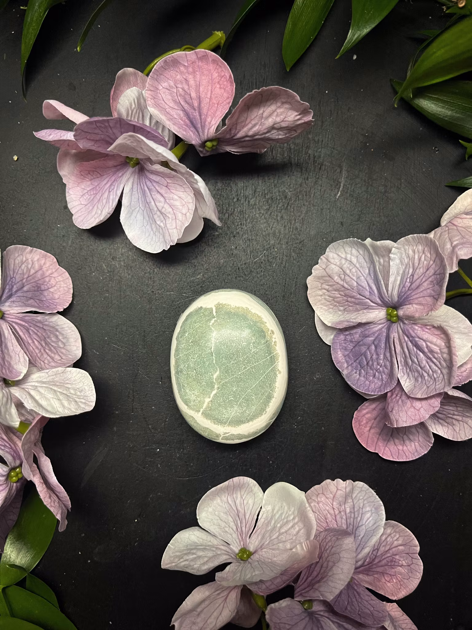 Grön Sardonyx polerad palmstone E